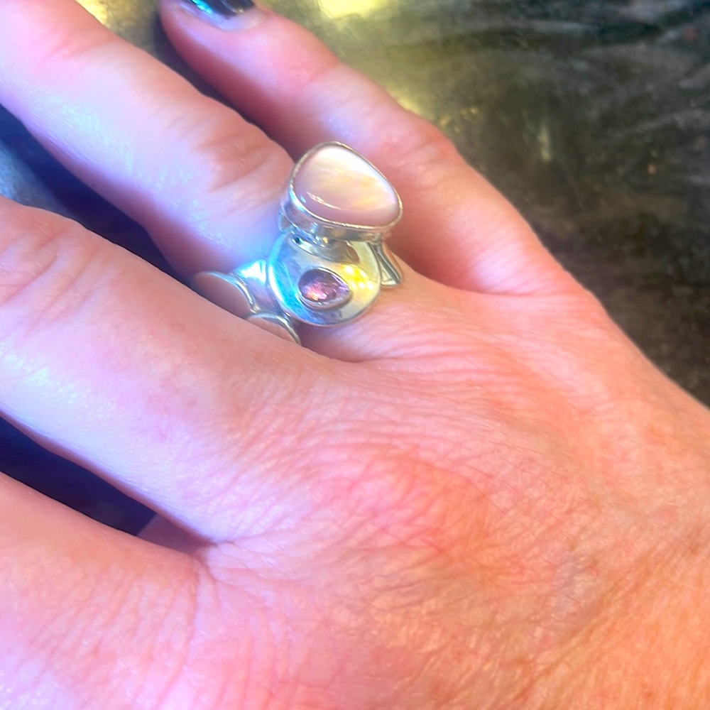 Lilly Barrack pink muscle shell ring